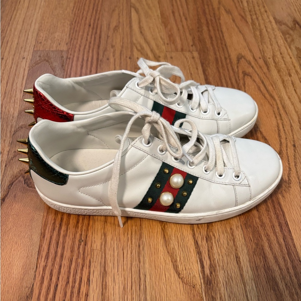 Woman’s Gucci sneakers